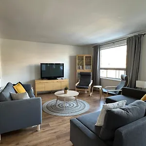 881 Familial Apartment